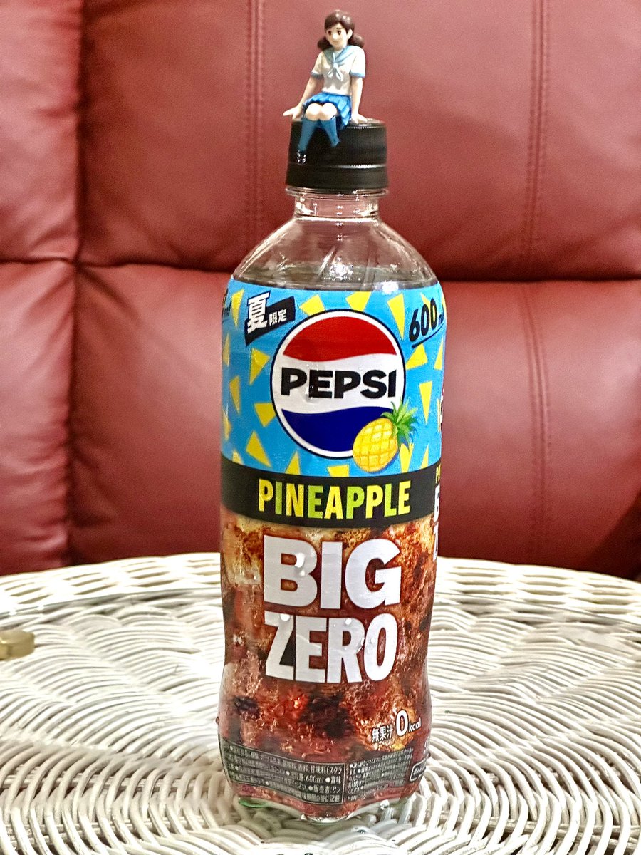 take_kagoMUG's tweet photo. 夏限定 PEPSI BIG ZERO PINEAPPLE で水分補給！
#ペプシ #ビッグゼロ #パイナップル #pepsi #bigzero #pineapple #コーラ #cola #炭酸飲料 #ドリンク #drink #夏限定 #フチ子 #fuchiko https://t.co/JjgNxitvIz