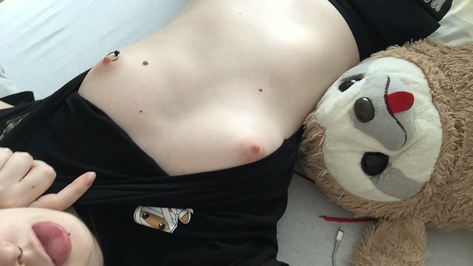 good morning ^^ um fast 13 uhr.. hatte eine nicht so gute nacht gehabt und f&uuml;hl mich schon wieder etwas<a href="/tag/cute"class="tags"><span>#cute</span></a><a href="/tag/piercing"class="tags"><span>#piercing</span></a><a href="/tag/sloth"class="tags"><span>#sloth</span></a><a href="/tag/camgirl"class="tags"><span>#camgirl</span></a><a href="/tag/cam4"class="tags"><span>#cam4</span></a>