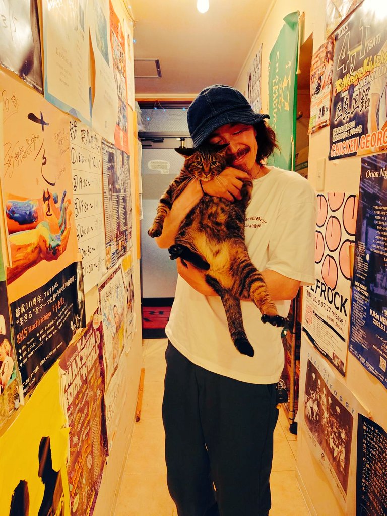 morij45's tweet photo. 先日7/11は地元米沢ARBで2ヶ月振りに唄わせていただきました。
足を運んでくれたお客様、配信をご覧になられた皆様、共演して頂いたARB店長56.ヤマモトマサヤさん.あざーっした!
マサヤ…渋っ!!
4年空けたおかげで更にLIVE楽しいなー
#米沢市 #ARB #LIVE #文通 #交換日記 #昭和最高 https://t.co/asNTtp26Pt