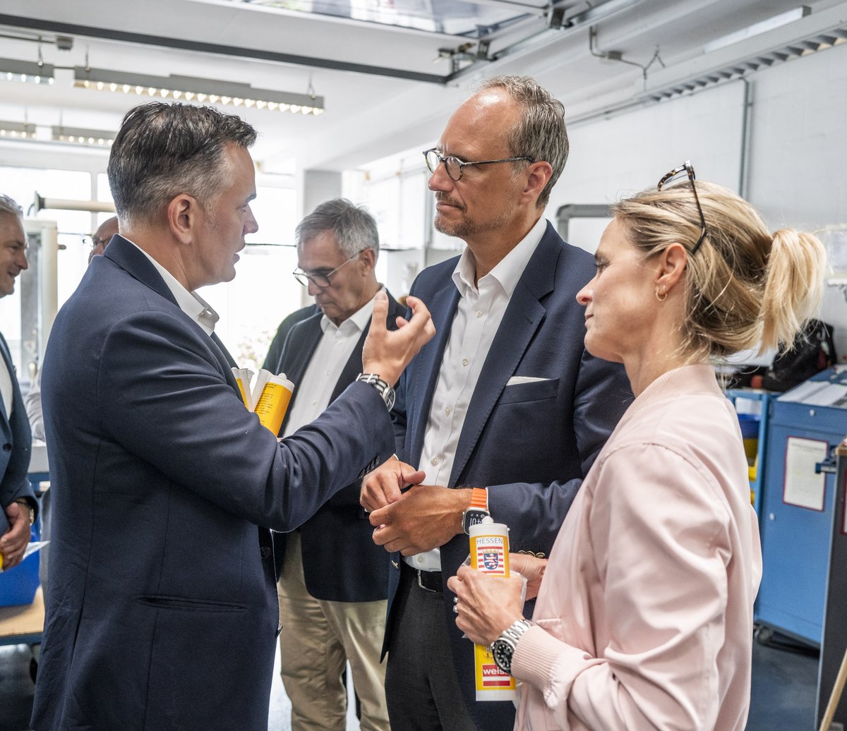 VCI_Hessen's tweet photo. Weiss Chemie lud FDP-Landtagsfraktion zum Wirtschaftstalk nach Haiger ein. Industrie braucht Impulse seitens der Politik. #Energiepreise &amp; #Bürokratie lähmen Entwicklung. Weiss-CEO Christian Dölle ist seit Juni neu im Vorstand des VCI Hessen. https://t.co/pvnIXBjbGo