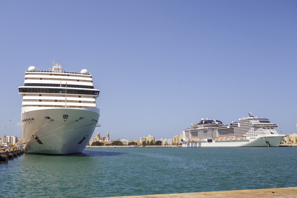 puertodecadiz's tweet photo. Dos cruceros de la compañía @MSCcruises : MSC ORCHESTRA y MSC VIRTUOSA visitan hoy el Puerto de #Cádiz
#MSCVirtuosa
#mscorchestra
#cruiseship https://t.co/3xVN8OSQIW