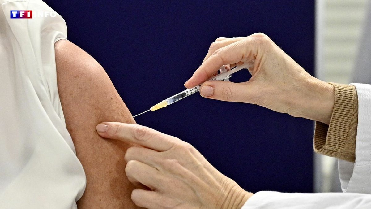 LCI's tweet photo. La Commission européenne épinglée pour son manque de transparence sur les contrats de vaccins anti-Covid
➡️ https://t.co/osbv87mkgW https://t.co/vC5AGMSRSo