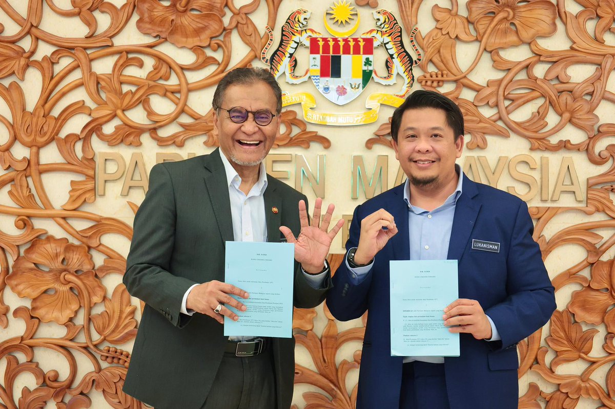 DrDzul's tweet photo. Salam🌹
AlhamdulilLah! Lulus Pindaan RUU Perubatan (Pindaan) 2024, Akta 50

Jutaan TK YBM KPT, Top Guns KKM, AGC, Bhgn Perkembangan Perubatan, PUU KKM-KPT, MMA, MQA, 23 Bdn Profesional Perubatan -AMM, MMA etal &amp; Semua🙏

"Memimpin Perubahan, Membina Kepakaran, Menjamin Kesihatan" https://t.co/TTcV1auiny