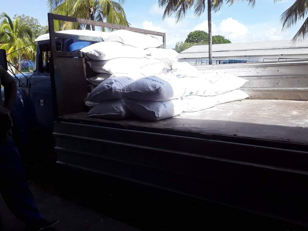 🍚 #Cienfuegos | Continúa de forma intensiva la distribución de las 7 libras de arroz correspondientes al presente mes con esfuerzo de los portuarios, transportistas y mayoristas de la red del comercio.