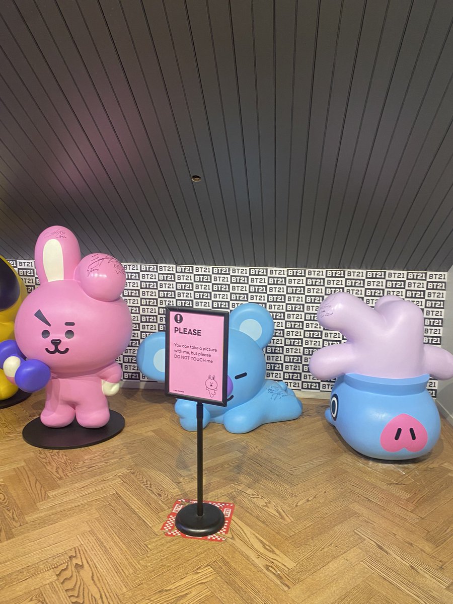 abi_lime's tweet photo. Yo conociendo a los bt21 https://t.co/P6BJPXRgNJ