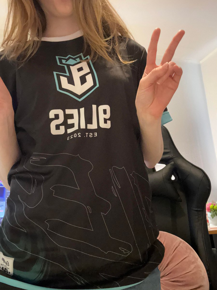 Maria_yuhna's tweet photo. Finally arrived @9LiesEsports 🩵
Have my name on the back and all, it's so cute 🪻9⃣ https://t.co/1GQrJN0ocx