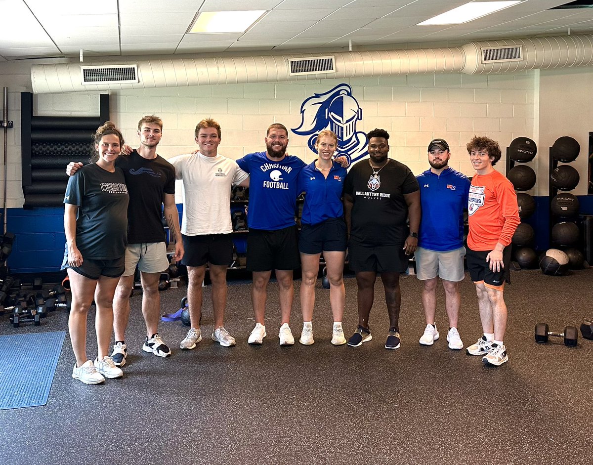 kylejacksic's tweet photo. Big thank you to good friends in @__Noel06SC from @brhswolves_ap and @Coach_TWebb and staff from @MavAthletics for coming to visit us today at @charchristiannc! We all get better when we come together! 📈 https://t.co/wWQMOkBcwT