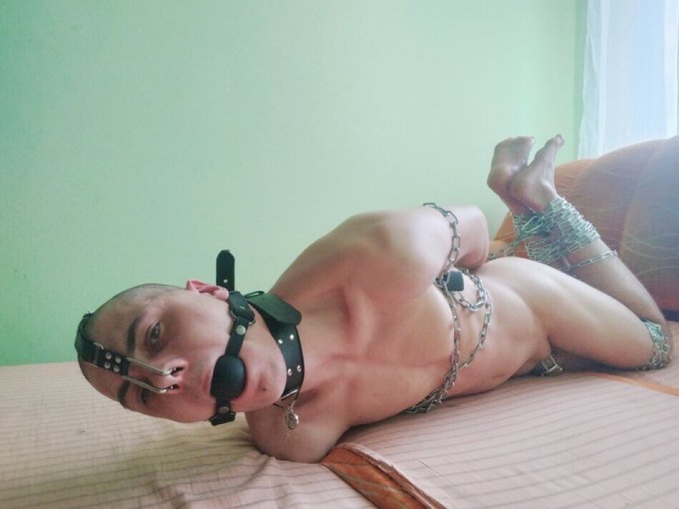 SubmittedTom's tweet photo. A bondage life : @Bondage1999 knows what that's mean https://t.co/9qzqlIgFKg