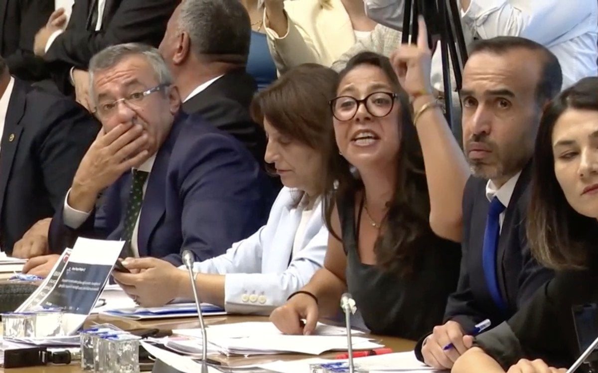 Komüsyonda Yasaya direnişin tek nedeni MASAK raporunda geçen 460 Milyar lira.
Köpek maması piyasasında dönen para bu.
-Köpek Dernekleri
-Veteriner klinikleri
-Pet Shop lar
-Mama fabrikatörleri...
Ve YEMLENEN Vekiller.
#YasayaEvet