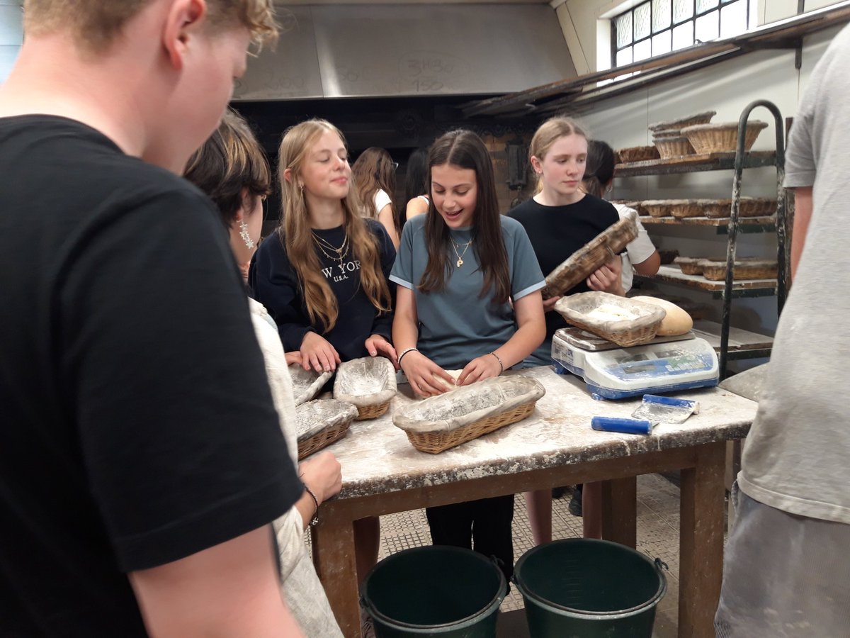 BMS_stOmer24's tweet photo. We had a great time trying our hand at some traditional French baking, and enjoyed a well earned pain au chocolat for our efforts! 🥖🥐 https://t.co/nhtB467JFV