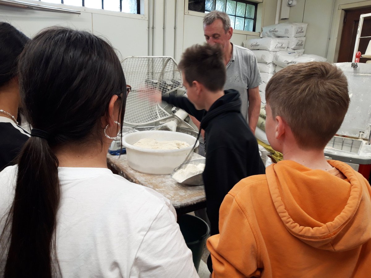 BMS_stOmer24's tweet photo. We had a great time trying our hand at some traditional French baking, and enjoyed a well earned pain au chocolat for our efforts! 🥖🥐 https://t.co/nhtB467JFV