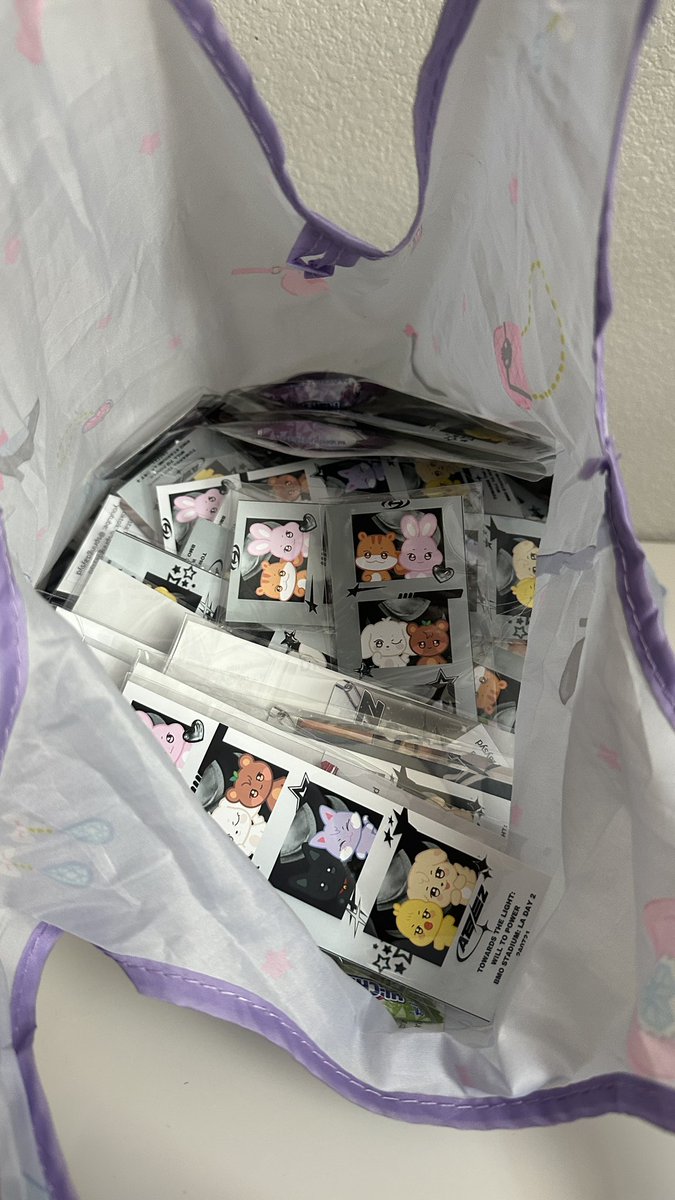 springdaysyd's tweet photo. ateez in la freebies day 2 🎞️

I have made 300 aniteez film strips. I made about 140 goodie bags and will be handing out 160 individual strips! 

#ATEEZ #ATEEZTOUR #ATEEZinLA #ateezfreebies https://t.co/9IEZeKvloG