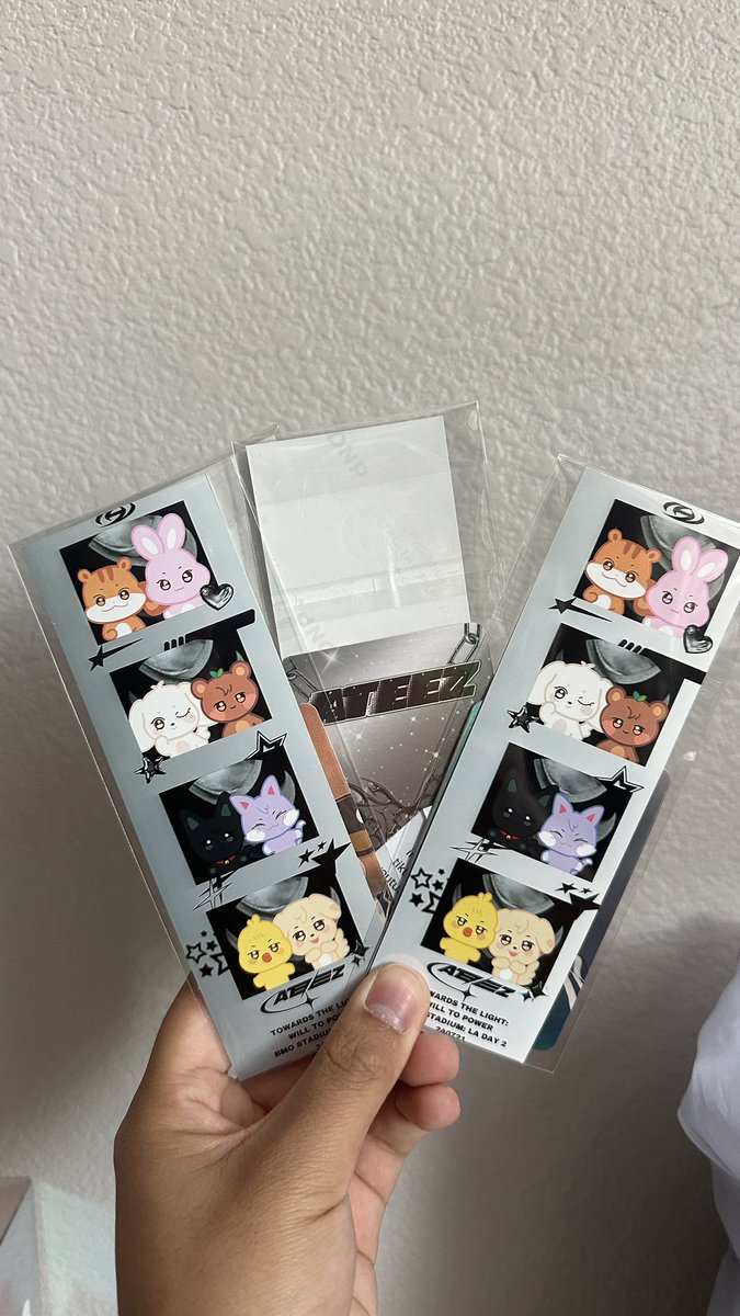springdaysyd's tweet photo. ateez in la freebies day 2 🎞️

I have made 300 aniteez film strips. I made about 140 goodie bags and will be handing out 160 individual strips! 

#ATEEZ #ATEEZTOUR #ATEEZinLA #ateezfreebies https://t.co/9IEZeKvloG
