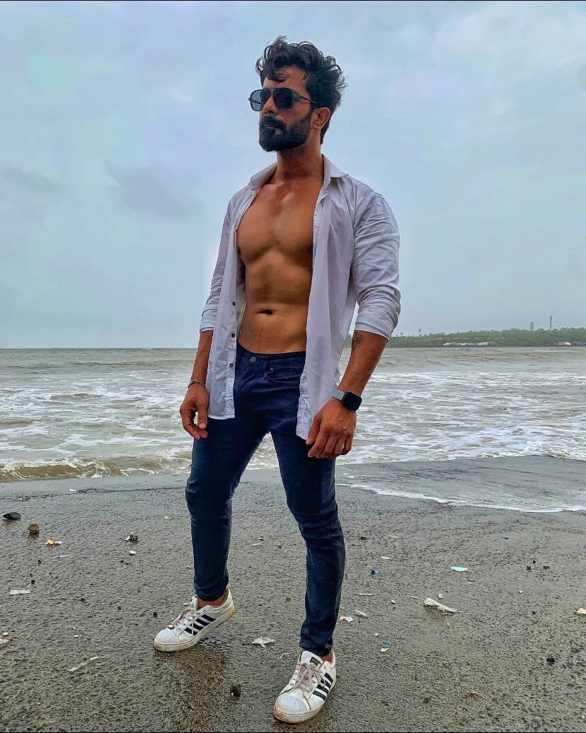 vinn_modgill's tweet photo. The day on beach ποΈ
#vinnmodgill #pictureoftheday #selflove #beachvibes #actor https://t.co/HEpk3Qni54