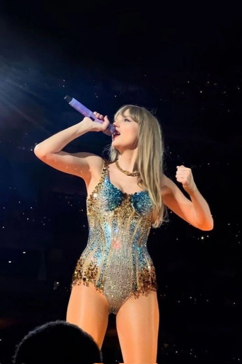 thegermanswift1's tweet photo. hiiii @taylorswift13 , I remember you once said that you do take surprise song requests if they‘re asked politely so if there is any chance for you to play the archer in Munich N2... I would be the happiest person in the world 🏹🩵 thank you!!
#MunichTSTheErasTour @taylornation13 https://t.co/lWui4CdCFo