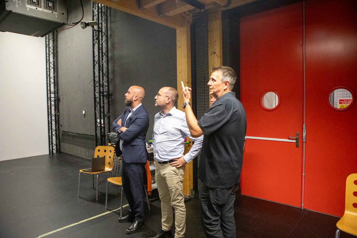 EmSallaberry's tweet image. Visite de l’#INRIA de @univbordeaux ! Ici, c’est l&apos;excellence scientifique, le développement technologique et l&apos;innovation ! 🧬