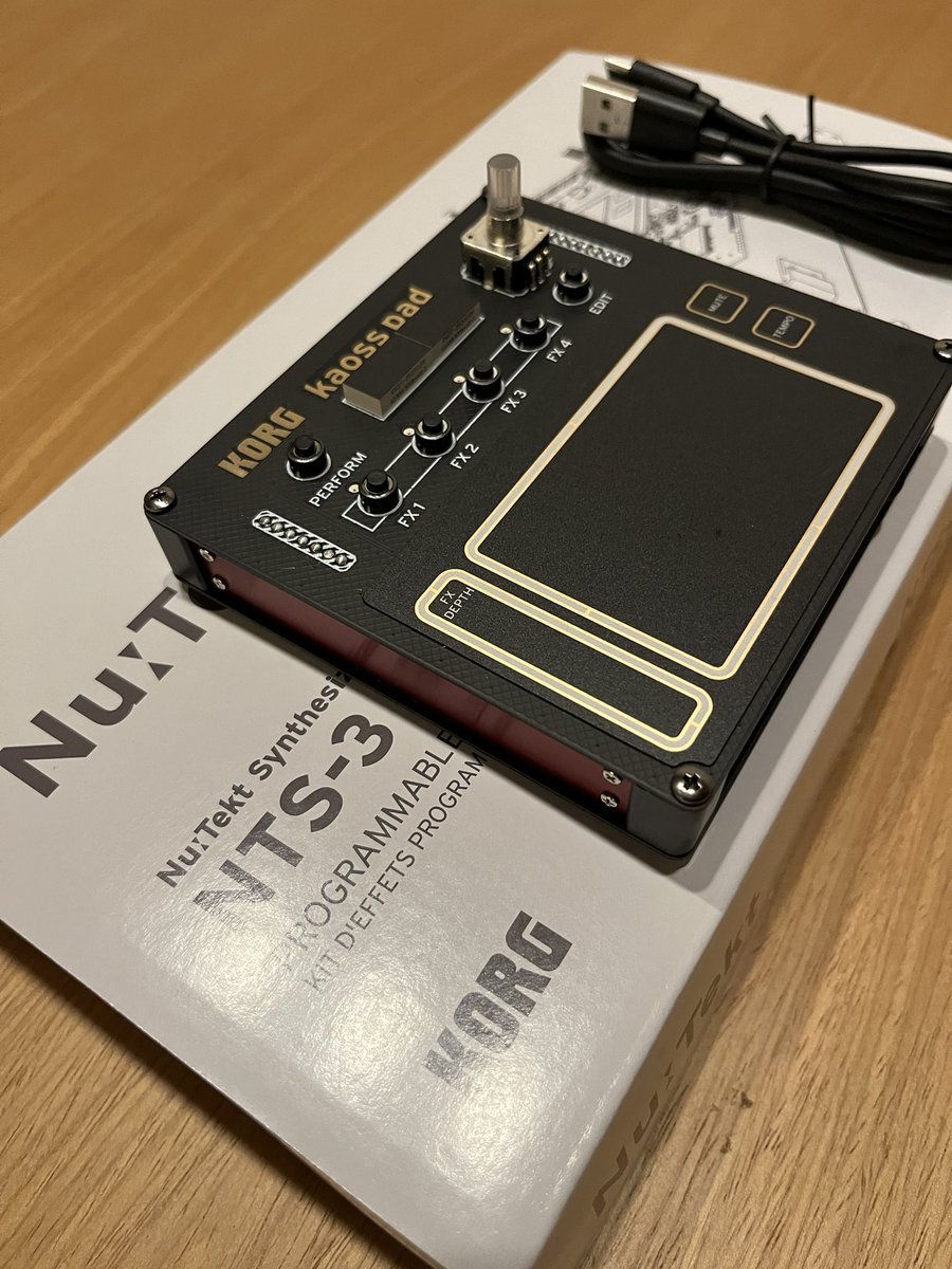 Yamaro_yy's tweet image. 完成〜😊
めちゃくちゃ楽しかった！
さぁこれからガシガシ使うぞ🔥
#korg #kaosspad #dtm #beatmake #mynewgear