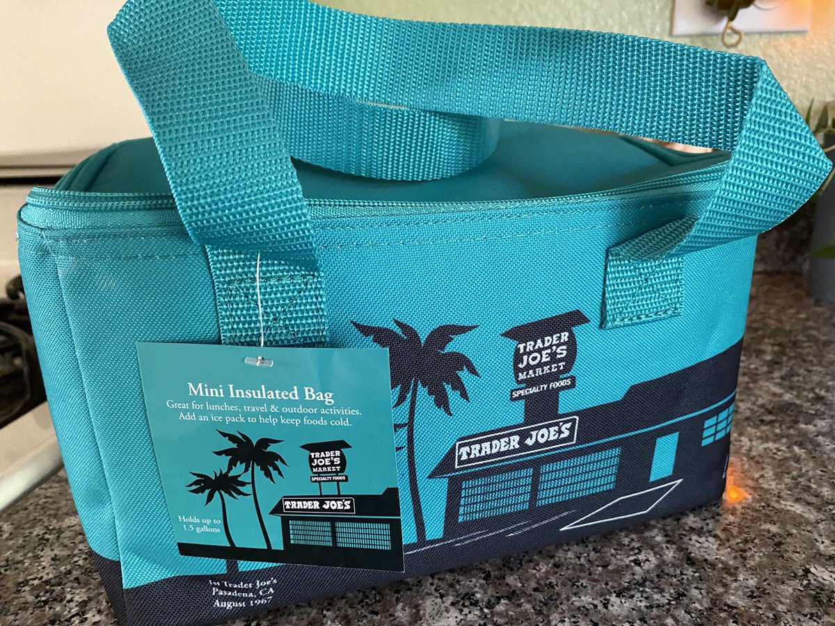 brinkeguthrie's tweet image. @abc7newsbayarea The Trader Joe’s mini insulated bags have arrived in Concord! Approx 40 people waited for 8am door open; 1 per person pls!  #abc7now