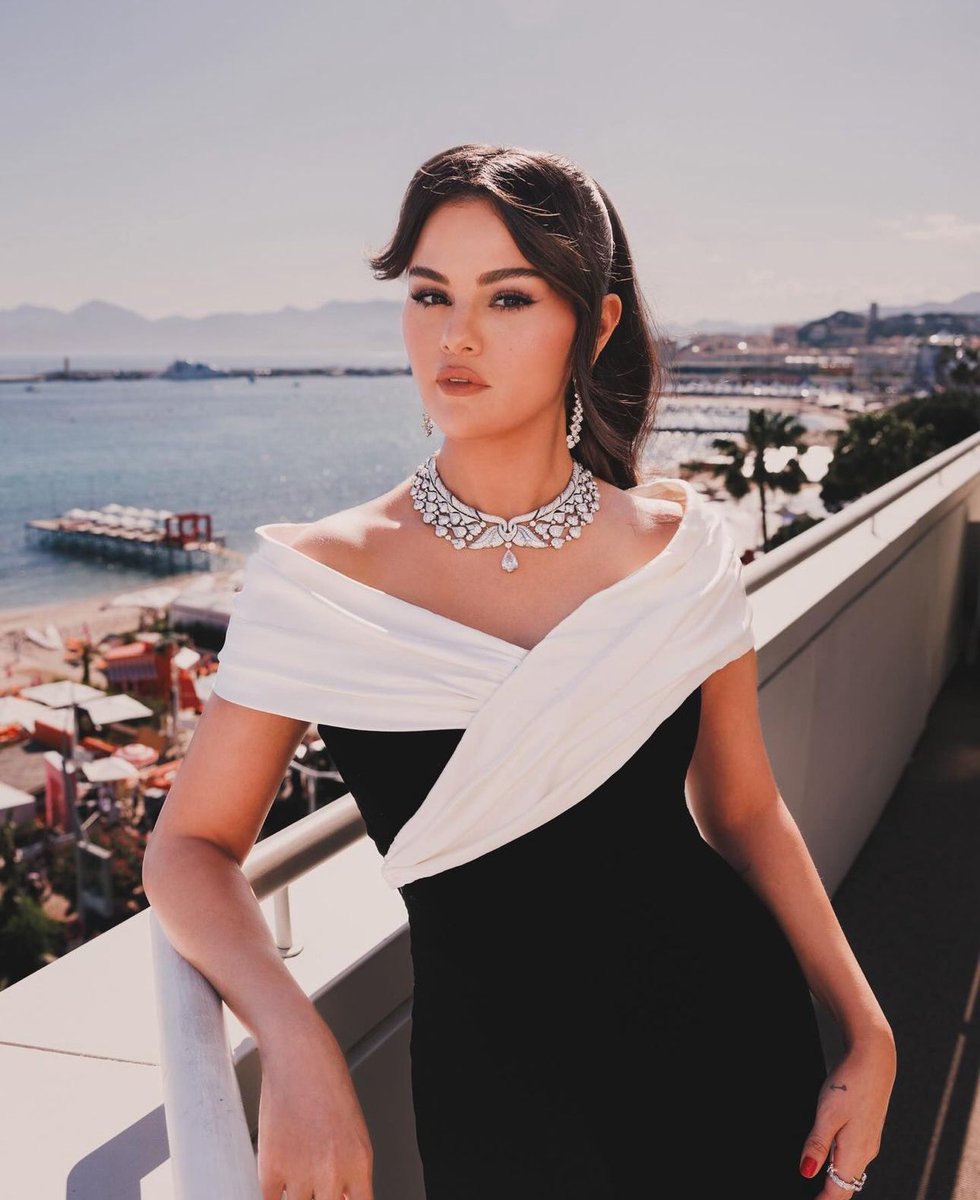 PopBase's tweet photo. Selena Gomez is now 7x #EMMY nominated actress and producer. https://t.co/400uuHRHca