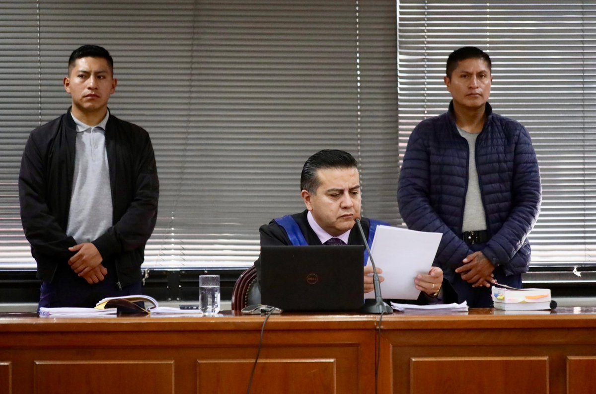 ecuainm_oficial's tweet photo. ‼️#URGENTE
Se instala la audiencia de procedimiento abreviado al que se sometió #HeliveAngulo, procesado por el delito de delincuencia organizada en el #CasoMetástasis. Él era administrador de los bienes y asesor legal del narcotraficante #LeandroNorero. https://t.co/AiMhQw0rVo