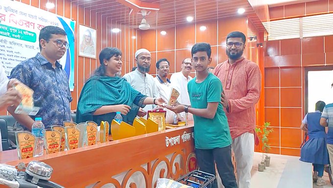 নওগাঁর আত্রাইয়ে প্রাথমিক ও জুনিয়র মেধা যাচাই পরীক্ষা ২০২৪ ফলাফল প্রদান এবং পুরস্কার বিতরণ অনুষ্ঠান সম্পন্ন