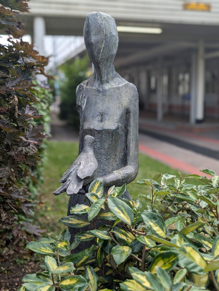 Getting ready for the Garden Gathering to celebrate the ten year anniversary of the baby bereavement garden being open. So proud of our bereavement team and the amazing work they do for our families ❤️