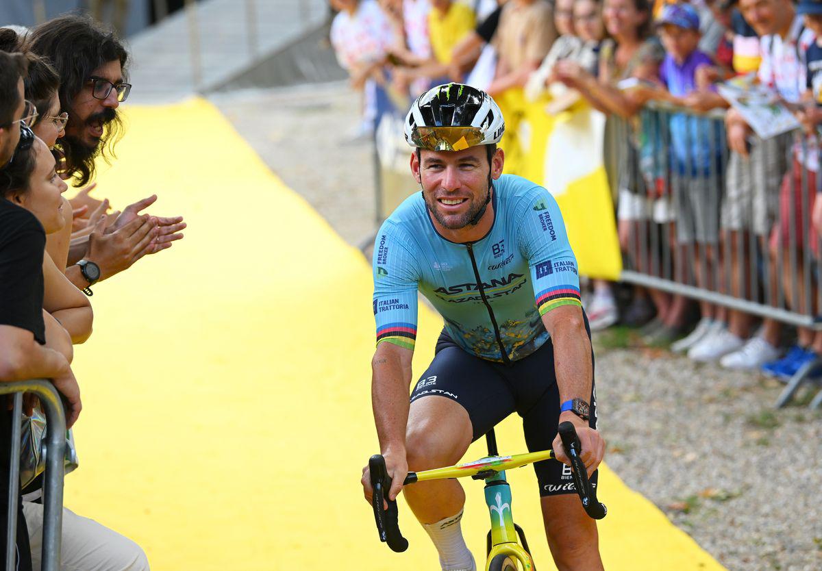 TurboRocks_'s tweet photo. End of an era: Witnessing Mark Cavendish's last ever Tour de France sprint
https://t.co/3r4RrmlEPv
#rockerplate #turborocks  #realplate  #cycling  #rockerplates  #zwift  #zwiftcycling  #indoorcycling  #bike #wahoocycling #kickrbike #wahookickr https://t.co/TUemVp91tu