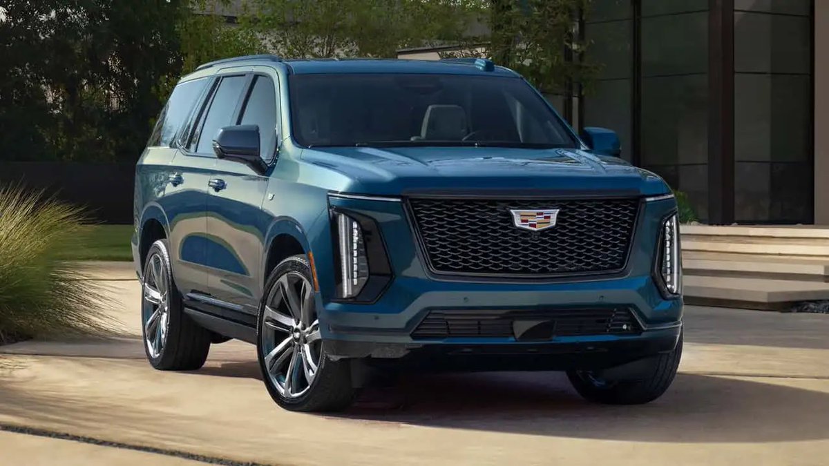 JustinSmith002's tweet photo. The 2025 Cadillac Escalade debuts with GM’s T1 architecture, 24-inch wheels, three new exterior colors, 55-inch touchscreen display, revised exterior, executive package for the second row, Super Cruise as well as the 420 hp 6.2L V8. #GM #Cadillac #Escalade https://t.co/upfrKH7oF8