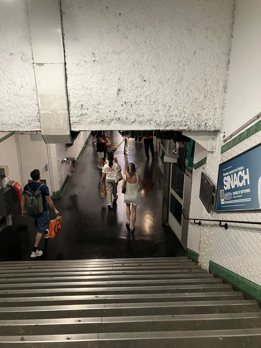 RatpFantome's tweet photo. Symphonie du metro 
@ClientsRATP @Ligne13_RATP @Paris https://t.co/VVNCOdAf74