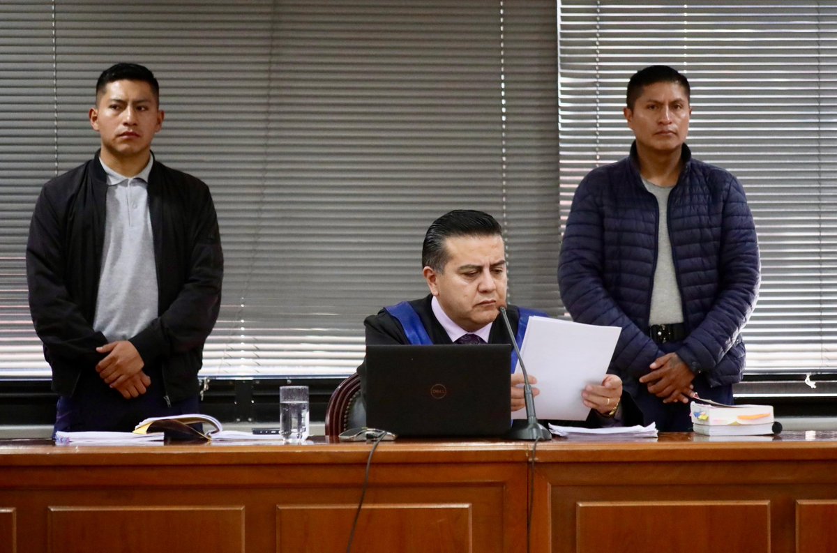 RtpEcuador's tweet photo. #URGENTE | ⚖️ Se lleva a cabo la audiencia de procedimiento abreviado para #HeliveAngulo, vinculado al #CasoMetástasis por delincuencia organizada. Angulo, antiguo administrador de bienes y asesor legal del narcotraficante #LeandroNorero, enfrenta la justicia. 🚔
#RTPesBuenaCompañía #Justicia #DelincuenciaOrganizada