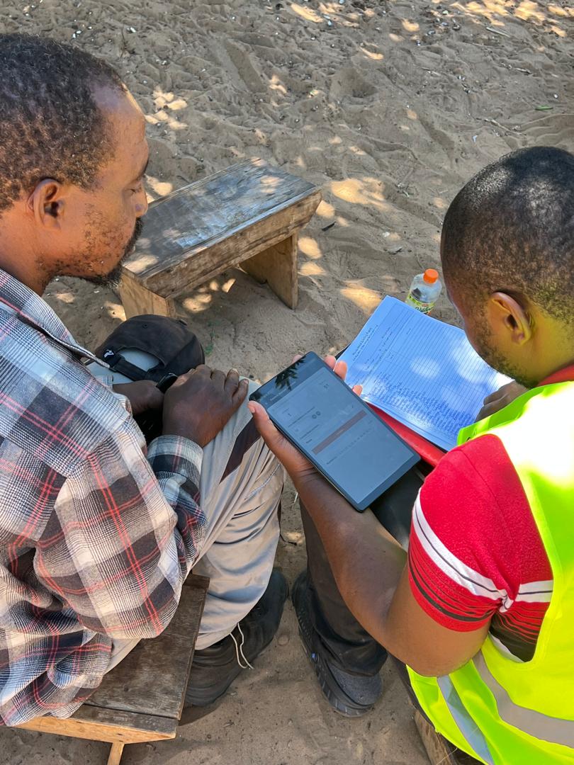 SMART_Init's tweet photo. After a declared emergency due to drought in Zambia, @SMART_Init &amp; @GNCGENEVA conducted 7 SMART surveys across 6 provinces using the SMART+ digital infrastructure. 📱  

Data was collected during May &amp; 15 survey managers received training to enhance skills &amp; decision-making. 📊 https://t.co/dWEHjgAYzD