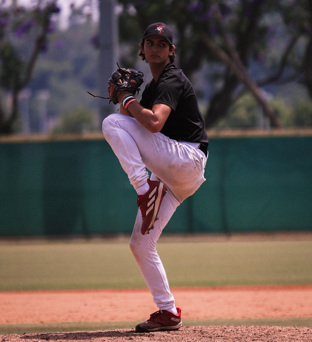 The 4th place Bucs are aiming to achieve what no team has done this season: defeat the @palmspringspower 🔋 vs ☠️

📍 Cal Poly Pamona
🕓 4pm

#BucsBaseball #PowerUp