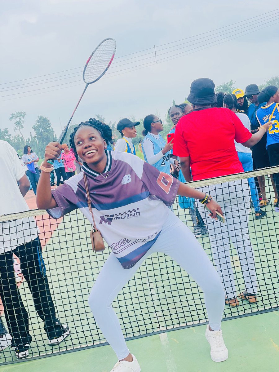 the_aora's tweet photo. Flaunting my FYB Pictures effortlessly because life didn’t end when I was terribly sick in 100 level and I thought of dropping out 😭
Now, I’m graduating soon 
His Grace and Mercy found me 🥹🙏

📸🤍🧑‍🍳 https://t.co/eba8yLHjH3
