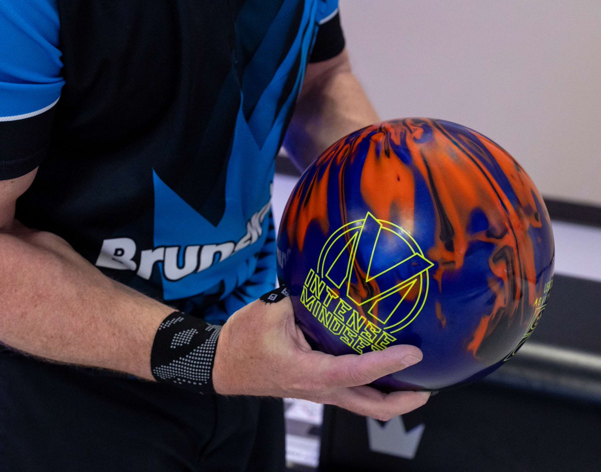 Brunswick's tweet photo. Grip it, rip it and watch it flip!
#BrunswickBowling #IntenseMindset #HK22 https://t.co/EpafNstZm9