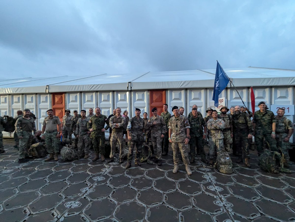 Tweede mars. Roze woensdag. Helaas slaan de blessures toe, 3 PAX van de 35 Det JFC Napels uitgevallen. Enthousiasme van toeschouwers is voor de buitenlanders een unieke ervaring. Schoenen uit PSU 1985 houden zich goed, ook al geldt dat niet voor de voeten uit 1967.