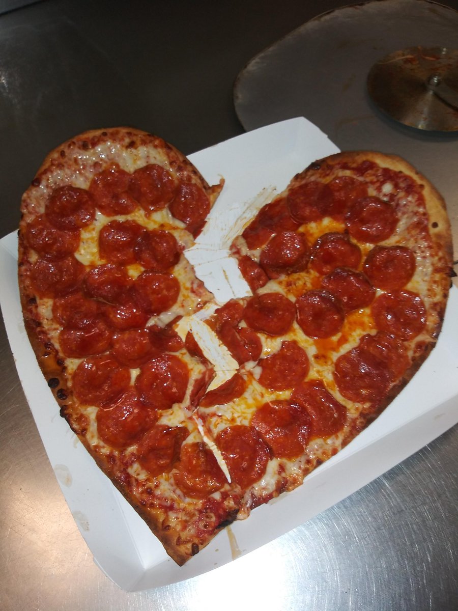 DominosPizza_ES's tweet photo. como me han dejado masi e illojuan https://t.co/TyQRvUDpjm