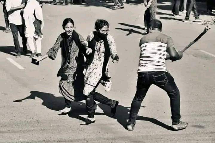 tanzimulshimul's tweet photo. #Save_Bangladeshi_students
#ALjazerra
#Bbcnews #CNN 
#TheNewYorkTimes 
#BBC #AlJazeeraEnglish #TheWallStreetJournal
#CNBC #DhruvRathee  
#ABCNews #NewYorkPost #ProjectNightfall 
#DUUnderAttack
#QuotaReformMovement
#savebangladeshalluniversitystudents https://t.co/FjfVyen2e1