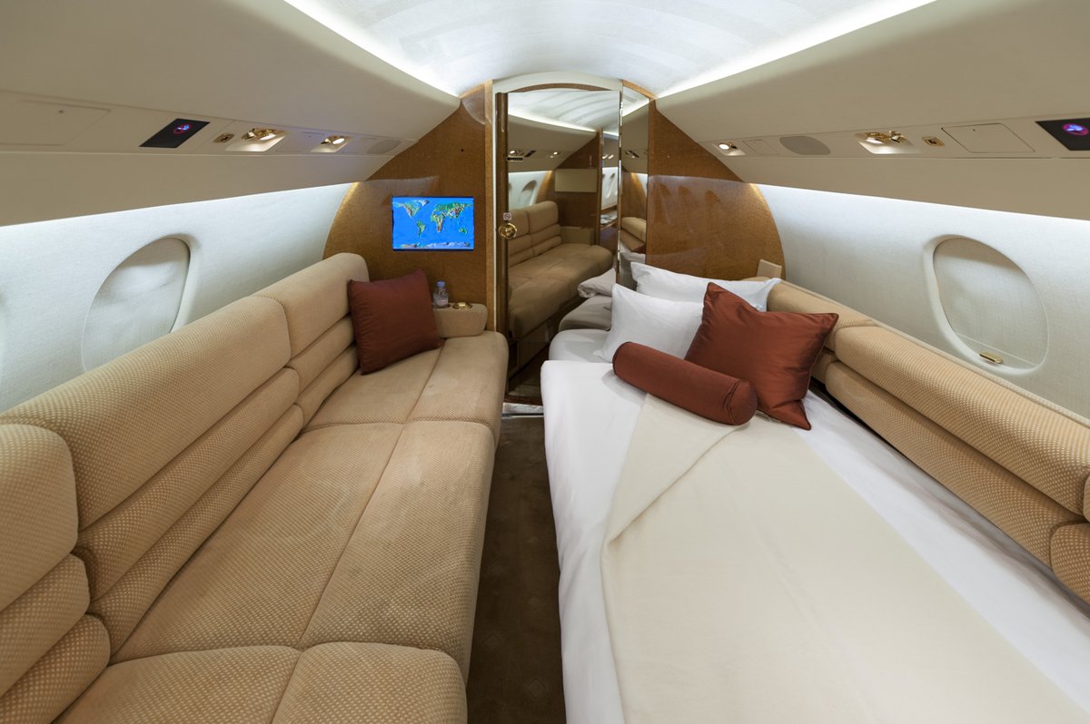 jetaviation's tweet image. Step aboard the Falcon 900EX.

Model: Falcon 900EX​
Seating: 14 passengers​
Crew: 2 pilots, 1 cabin attendant​
Range: 4,200 nm | 7,800 km
Endurance: 9 h​​

Start your journey at ow.ly/YJnH50SBcEx​

#Aviation #BizAv #FlyCharter #CharterWednesday #BusinessAviation