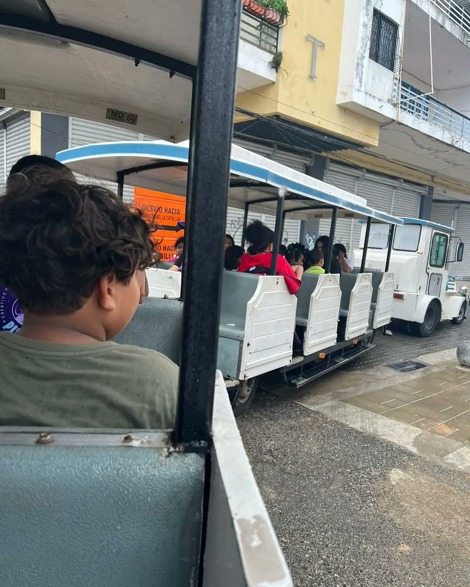 MuseoMRD's tweet photo. Los niños y niñas de nuestro campamento aprendieron acerca de la historia de la ciudad colonial mientras recibían un tour panorámico del @chuchucolonial.🇩🇴🚂
#tour #zonacolonial #ciudadcolonial #paseo #campamento #niños #actividadinfantil #museomrd #museosrd https://t.co/oUq0mvL9NH