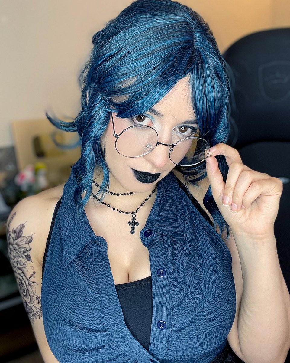 sweetanita's tweet photo. GOTHMAS IN JULY [DAY 3] https://t.co/gqGPMJS544