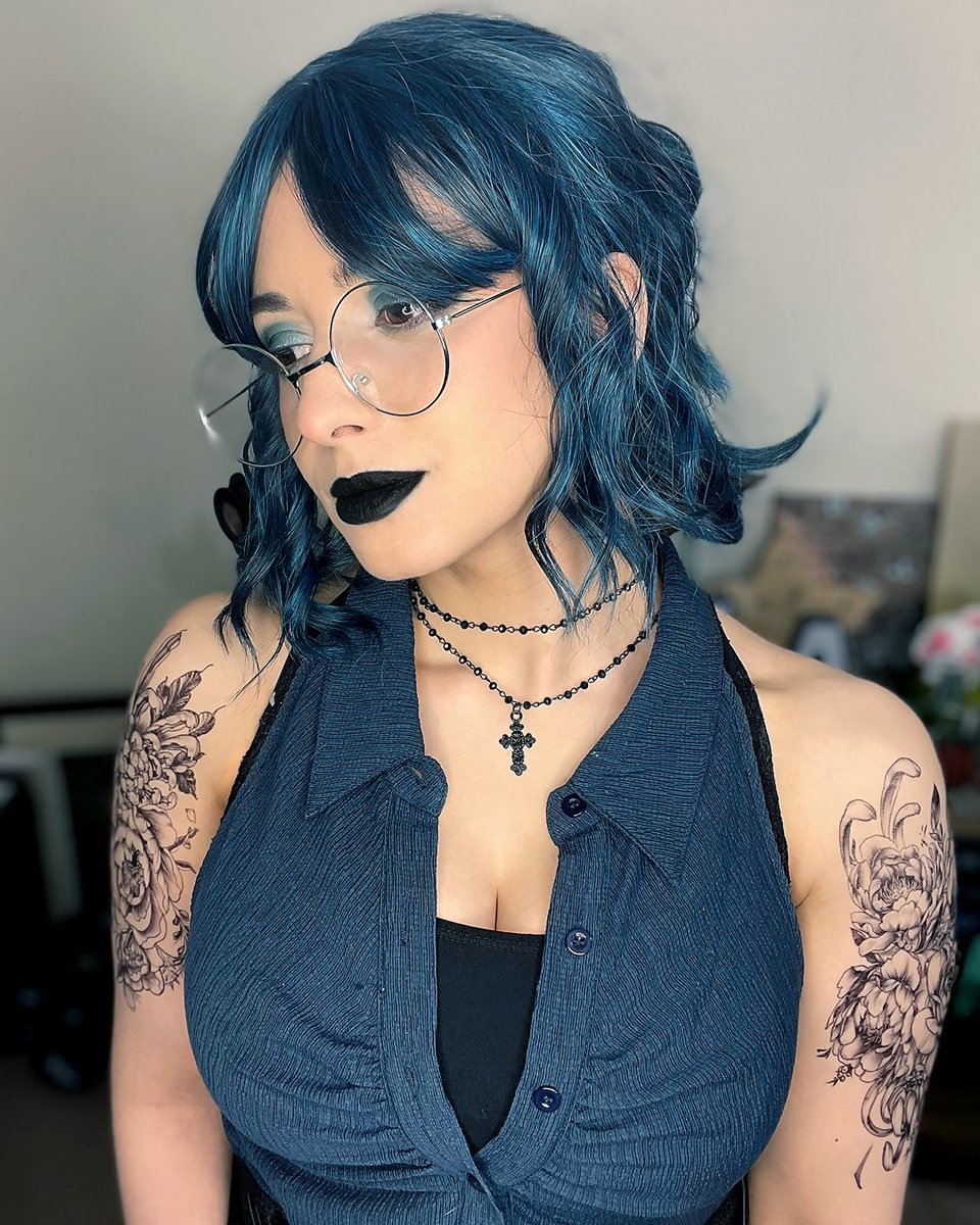 sweetanita's tweet photo. GOTHMAS IN JULY [DAY 3] https://t.co/gqGPMJS544