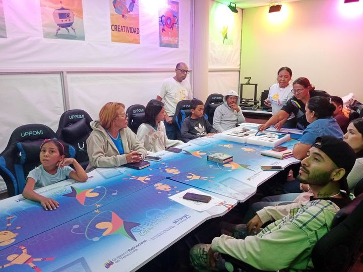 #Infocentro 📢Desde el núcleo Robótica "Rafael Rodríguez" en el estado Lara, continúan las formaciones de robótica, electrónica y armado del Kit Ultimate 2.0.

#VenezuelaSegura
#CienciaParaLaVida
#InfocentroAlDía