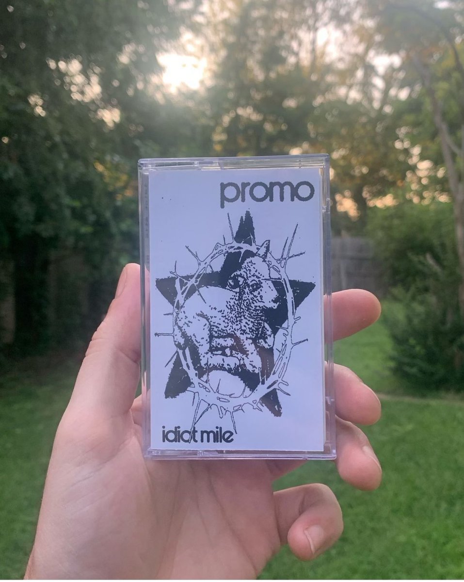 IdiotMile's tweet photo. Here is some upcoming shows + merch (new music out soonish) peace and love ⭐️ https://t.co/WlEiHzlrlJ