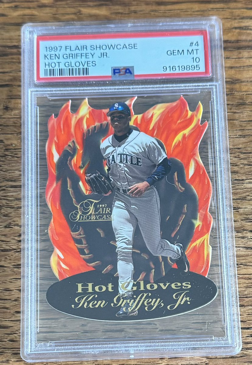 Clarke206's tweet photo. More 1997 Flair 🔥 #baseballcards https://t.co/0LYLZyADMa