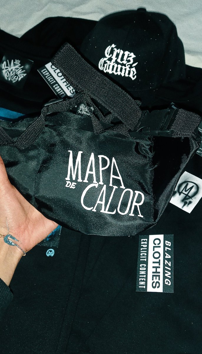 Meeeryyh_'s tweet photo. Holaa, estoy haciendo varios encargos de Cruz Cafuné, pronto es el concierto para avisaros quien quiera llevar una prenda de ropa chulisima y montarse un outfit bacano🤭🤭 https://t.co/5LxnBIigxq