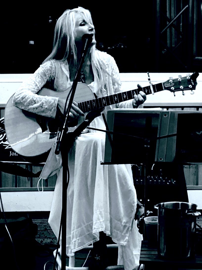 bove_quick's tweet image. Sunsets Riverfront Bar and Restaurant  tonight 7/17 6-9
Kbquick Solo  Great  Food Cool Breezes  Best Sushi! #jerseyshore #outsidedining #waterfront #music