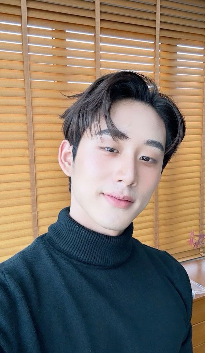 _0620317745's tweet photo. Day 4 ~ ♡
These are all different types of smiles that's Phi est always wore on his lips, and yes, Smile suits him beautifully. 🫶
#7DaysWithEST #est_rvp https://t.co/L39Y43xel7
