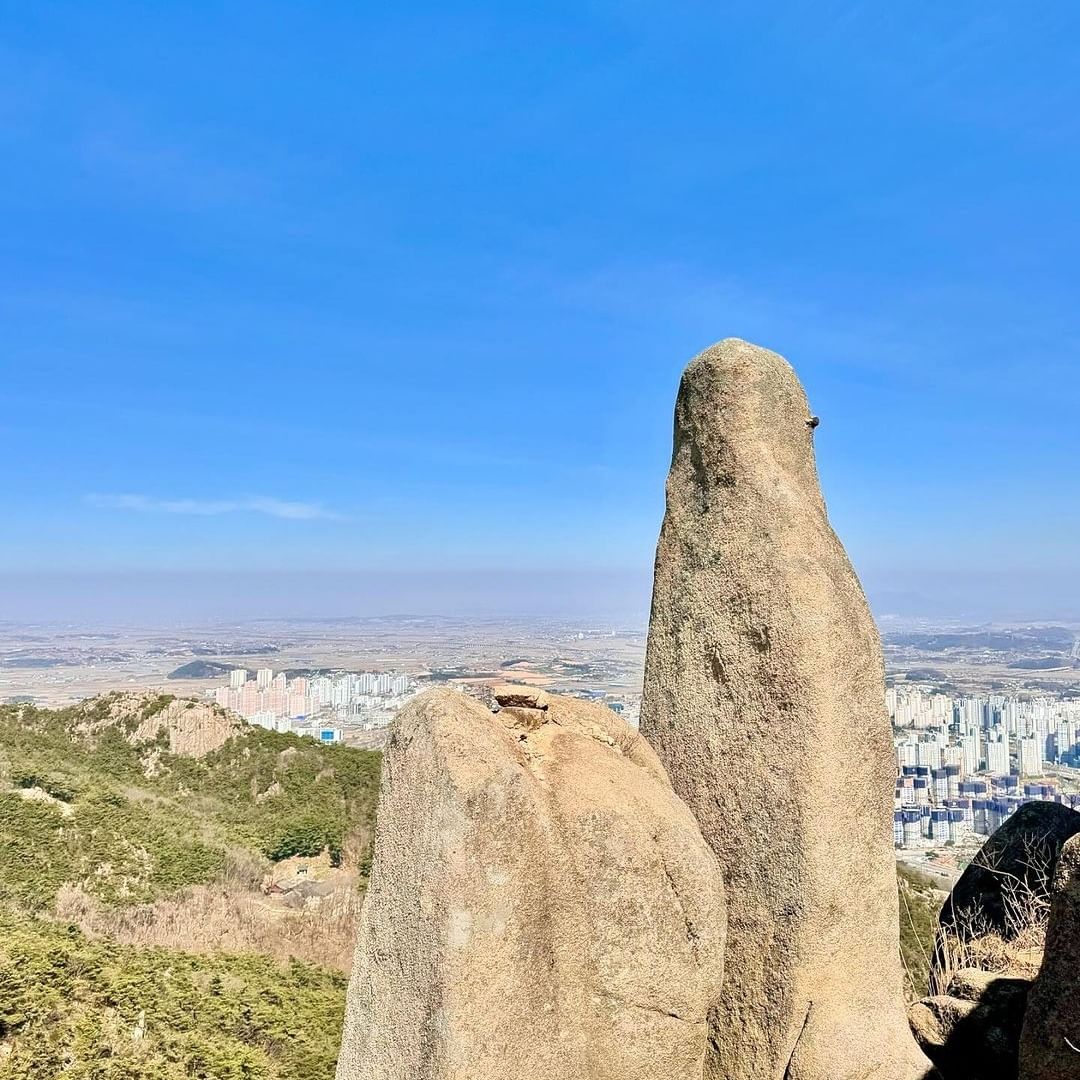 あ~ !風が時々吹いて日陰で寝る時も、ご飯の時も体温維持のために着ていた「ボランテsuspender crop shellジャケット」最高だった⇒生活防水機能付き軽量ナイロンスパッタリング素材の方へ⇒こちらの機能性まで!おまけにツーウェイジファーだからもっといい…。
#登山 #山登り #登山女子 #私の山フォト