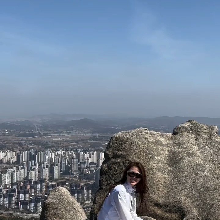 水がめ、尻を叩いて一気に頂上に上がって~
ニャンニャンのおやつを渡して下山した
#登山 #山登り #登山女子 #山が好き #好山病 #私の山フォト #山旅フォト #屋久島 #ウィルソン株 #縄文杉 #苔むす森 #mountain #trekking #nomountainnolife
#용봉산 #길냥이 #산냥이 #물개바위 #물개타기 #일광욕