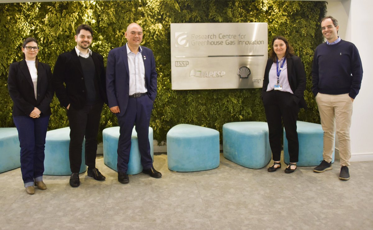 rcgipage's tweet photo. RCGI thanks the visit of Mr. Desmond TAY, Consul Maritime and Port Authority of Singapore (MPA) to the RCGI.

#RCGI #USP #MPASingapore https://t.co/zUv39VqyhY